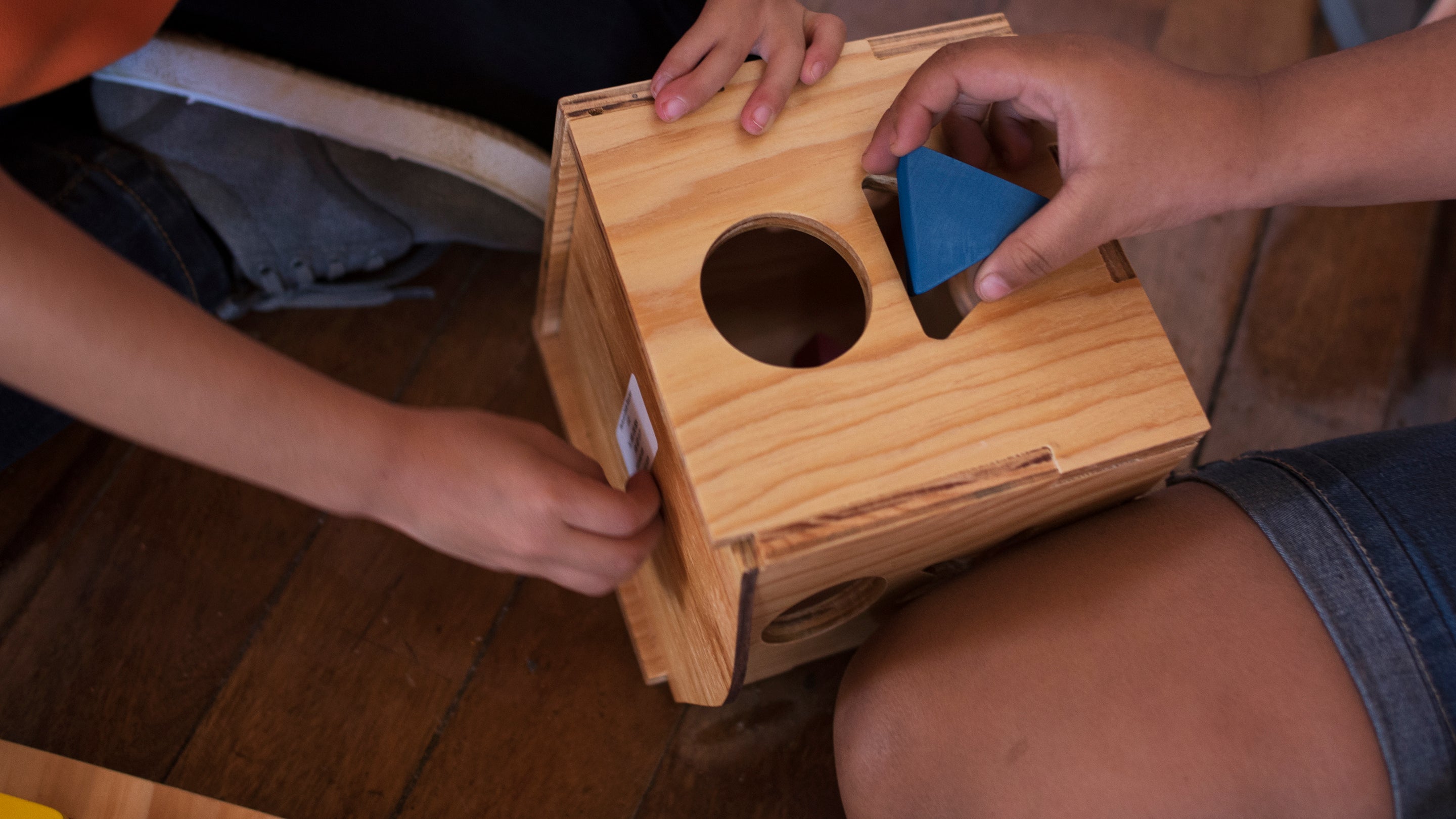 Palos de madera para percusión Montessori – La Fábrica de Juguetes UCO